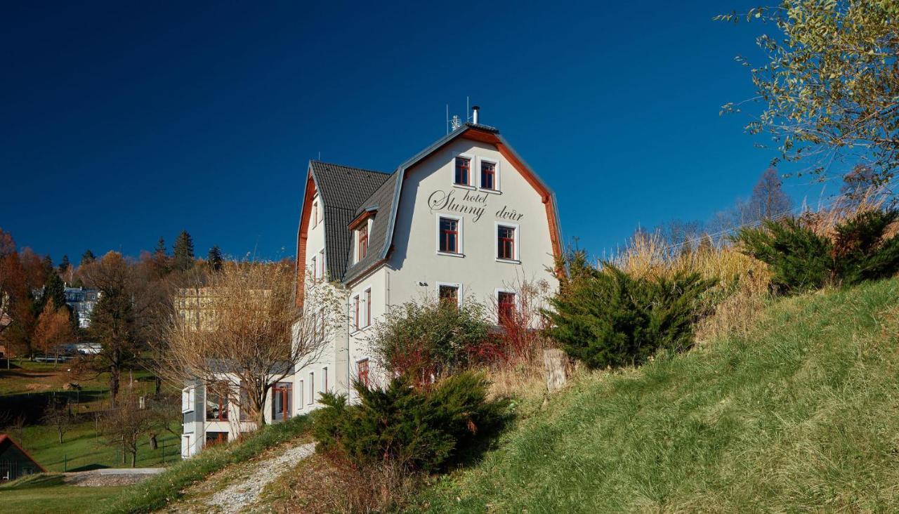 Hotel Slunny Dvur Jeseník Esterno foto