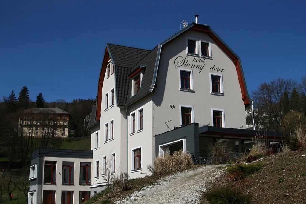 Hotel Slunny Dvur Jeseník Esterno foto