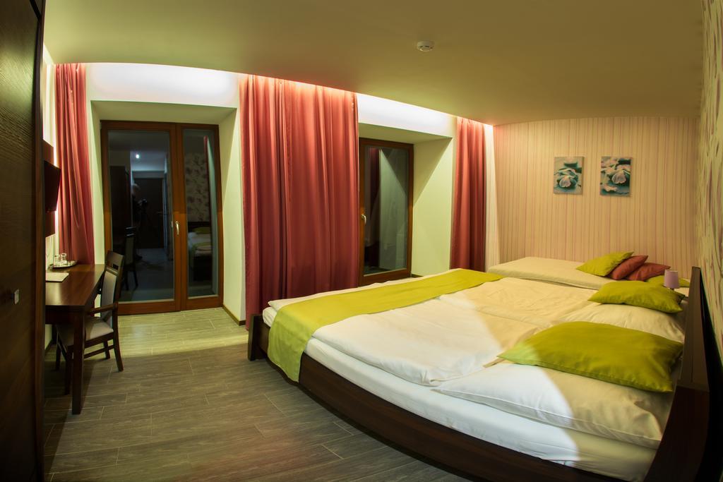Hotel Slunny Dvur Jeseník Esterno foto